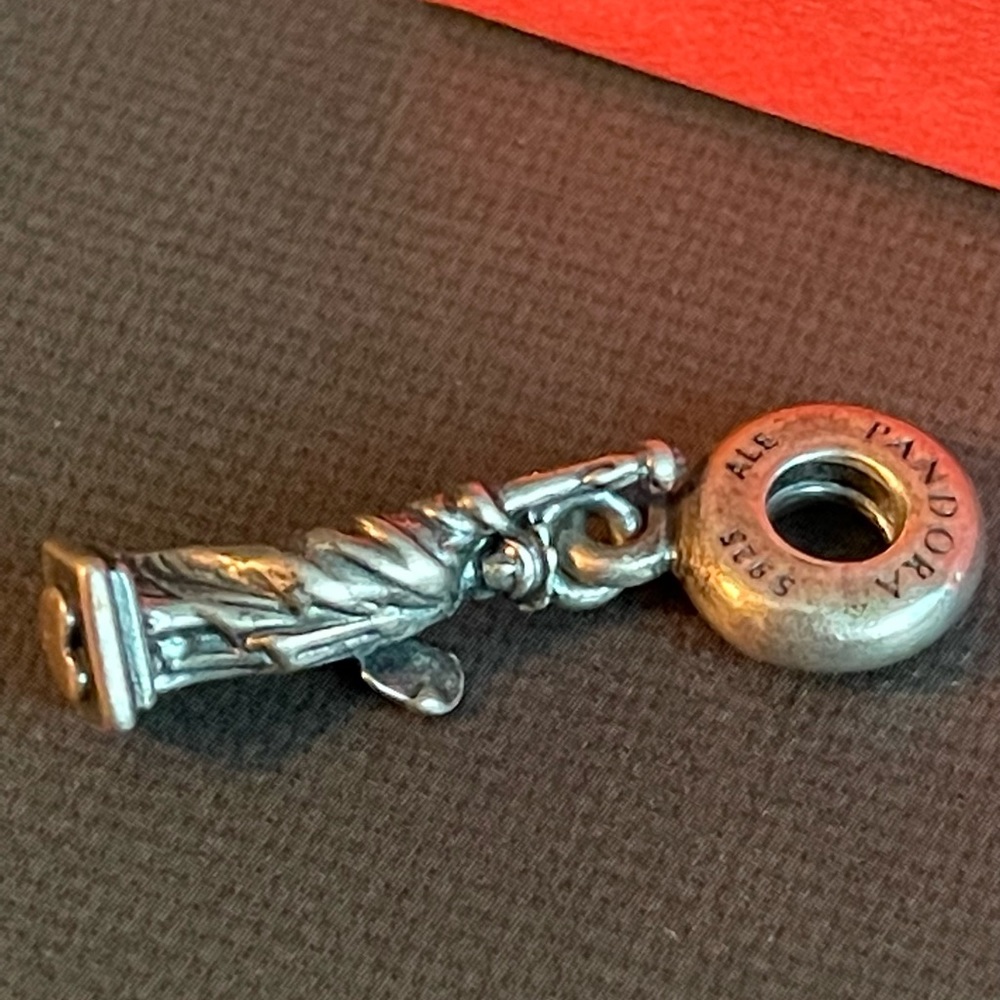 Pandora Statue of Liberty charm again